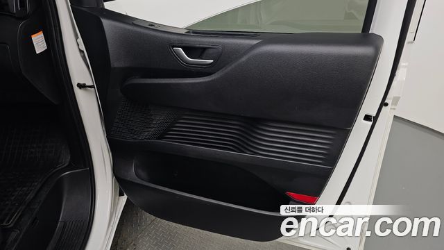Hyundai Staria 2025 — photo 15