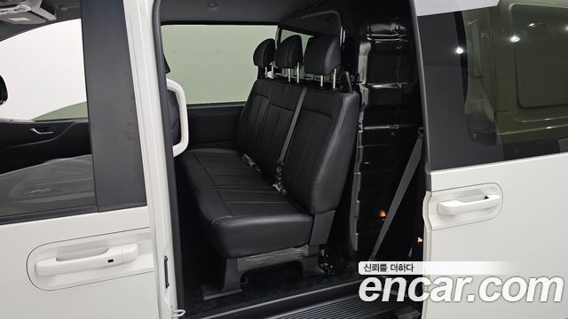 Hyundai Staria 2025 — photo 16