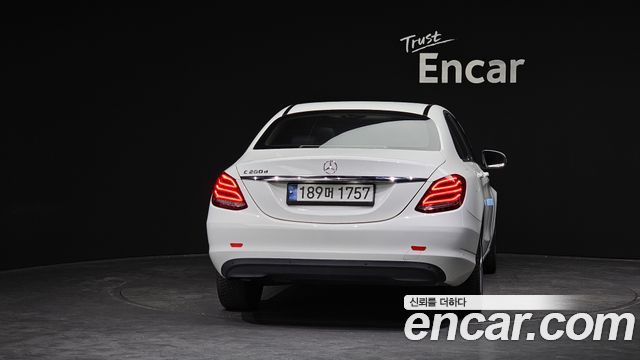 Mercedes-Benz C-Class 2018 — photo 4