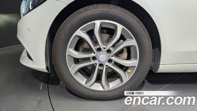 Mercedes-Benz C-Class 2018 — photo 5