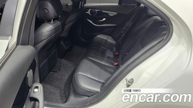 Mercedes-Benz C-Class 2018 — photo 12