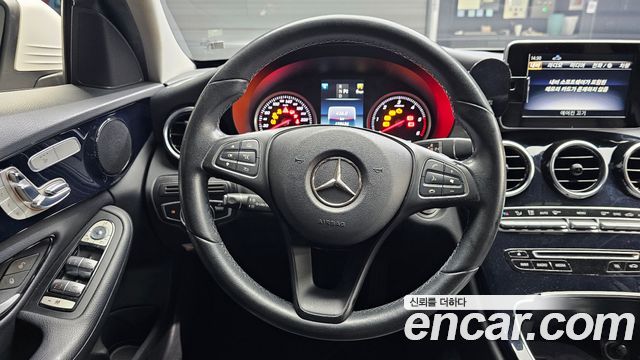 Mercedes-Benz C-Class 2018 — photo 14