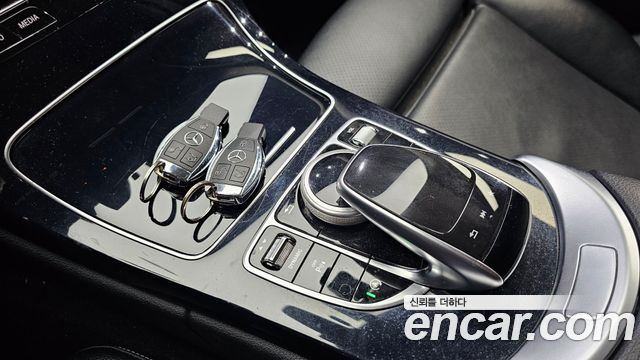 Mercedes-Benz C-Class 2018 — photo 16