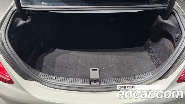 Mercedes-Benz C-Class 2018 — photo 17