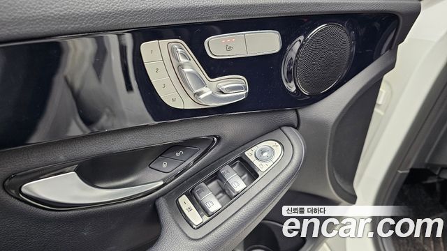 Mercedes-Benz C-Class 2018 — photo 18
