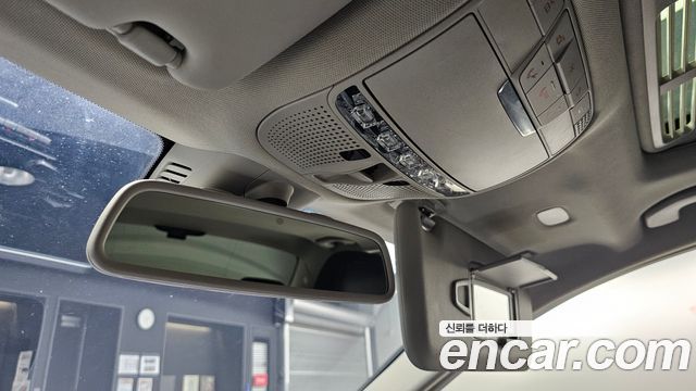 Mercedes-Benz C-Class 2018 — photo 19