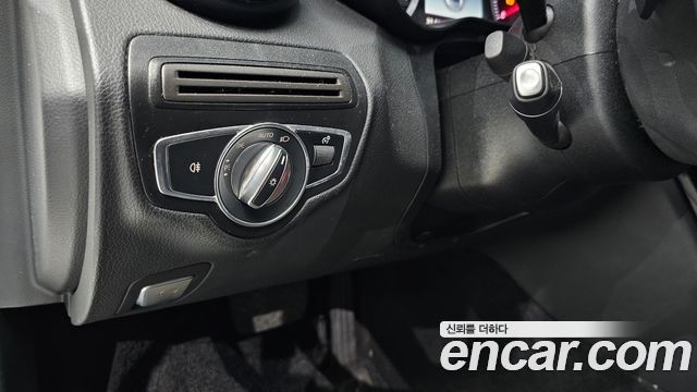 Mercedes-Benz C-Class 2018 — photo 20