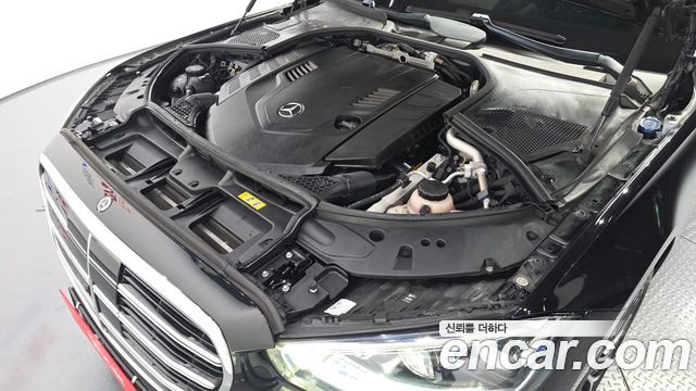 Mercedes-Benz S-Class 2023 — photo 6