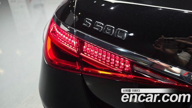 Mercedes-Benz S-Class 2023 — photo 9
