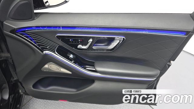 Mercedes-Benz S-Class 2023 — photo 14