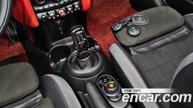 Mini Cooper Convertible 2020 — photo 9