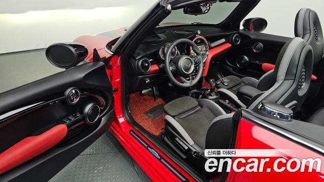 Mini Cooper Convertible 2020 — photo 10