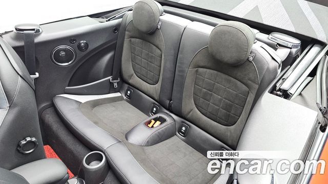Mini Cooper Convertible 2020 — photo 11
