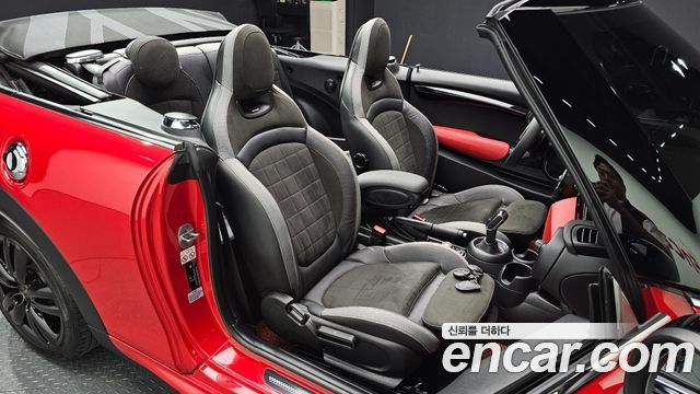 Mini Cooper Convertible 2020 — photo 12