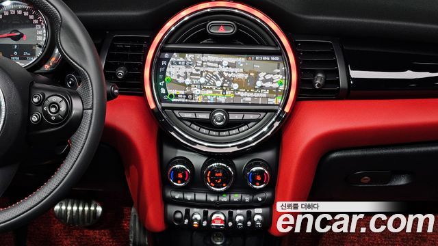 Mini Cooper Convertible 2020 — photo 15