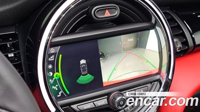 Mini Cooper Convertible 2020 — photo 16