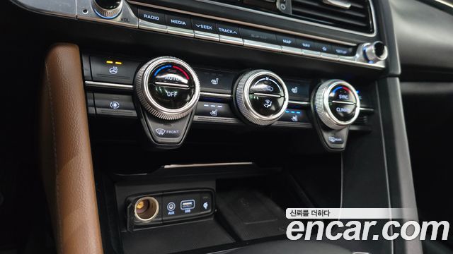Genesis G70 2019 — photo 30