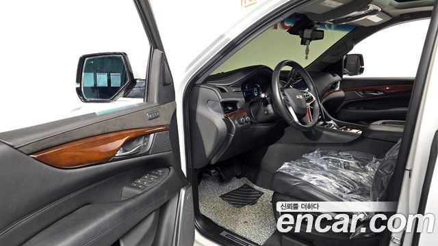 Cadillac Escalade 2018 — photo 13