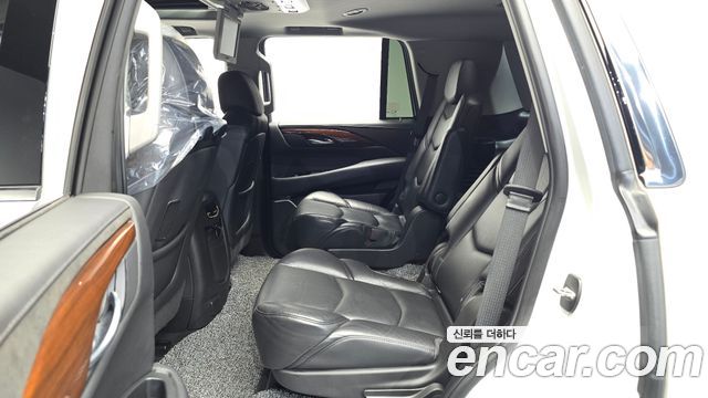 Cadillac Escalade 2018 — photo 17