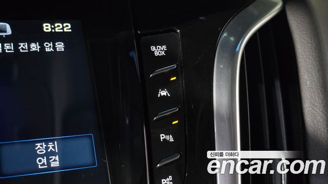 Cadillac Escalade 2018 — photo 18