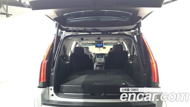 Cadillac Escalade 2018 — photo 24