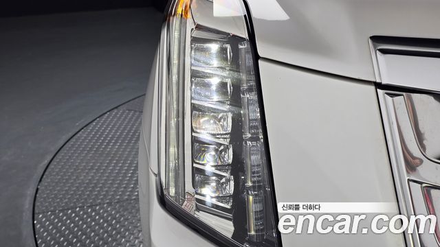 Cadillac Escalade 2018 — photo 8
