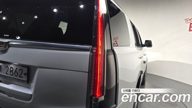 Cadillac Escalade 2018 — photo 9
