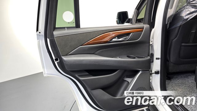 Cadillac Escalade 2018 — photo 15