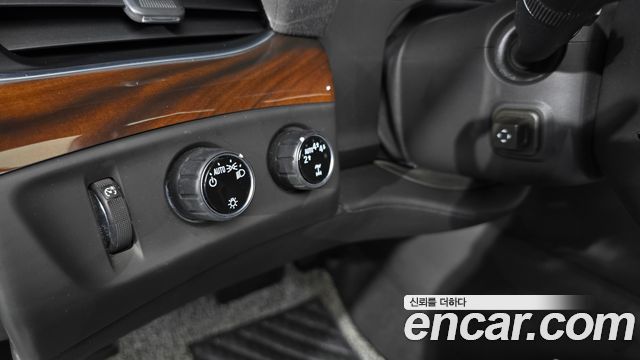 Cadillac Escalade 2018 — photo 27