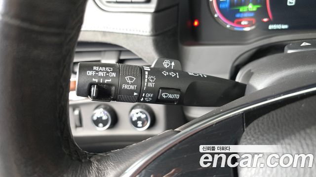Cadillac Escalade 2018 — photo 30