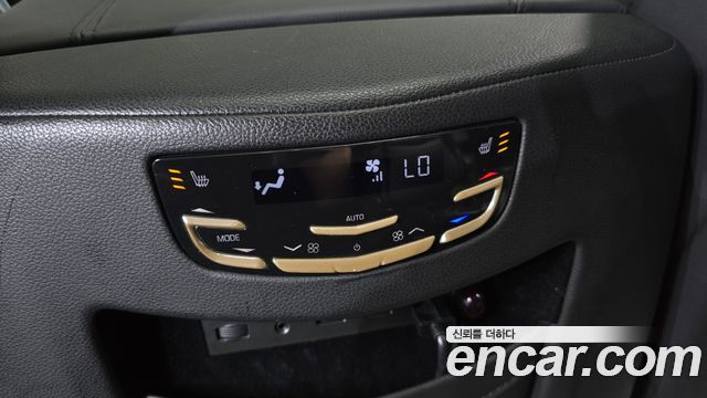 Cadillac Escalade 2018 — photo 31