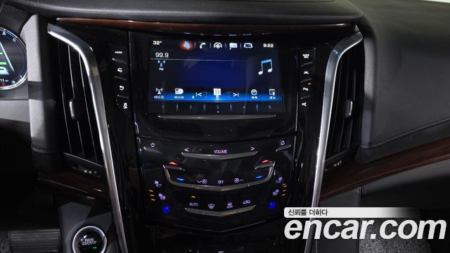 Cadillac Escalade 2018 — photo 33