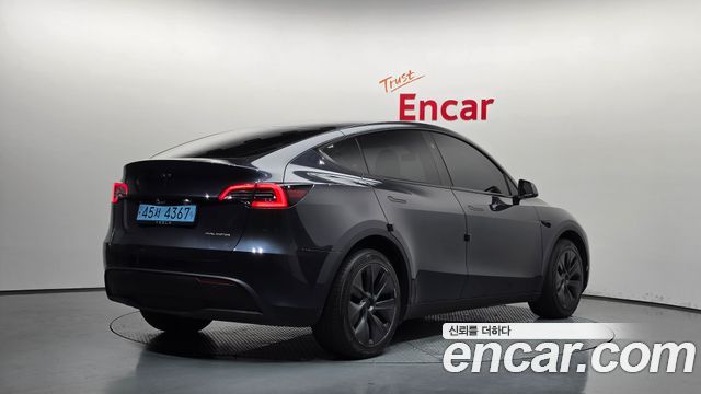 Tesla Model Y 2024 — photo 2