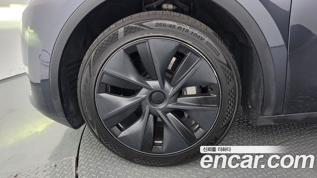 Tesla Model Y 2024 — photo 5