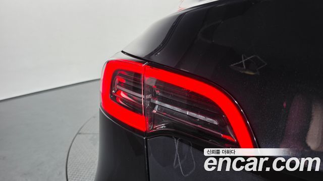 Tesla Model Y 2024 — photo 9