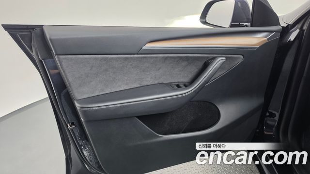 Tesla Model Y 2024 — photo 14