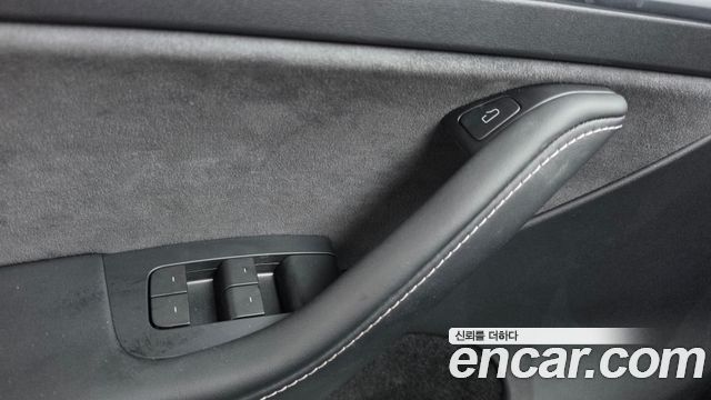 Tesla Model Y 2024 — photo 28