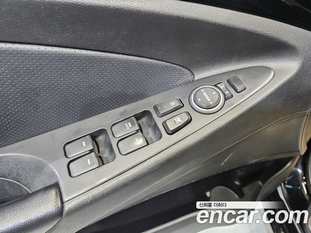 Hyundai Sonata 2011 — photo 13