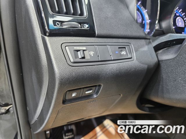 Hyundai Sonata 2011 — photo 14