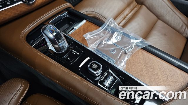 Volvo XC90 2019 — photo 12
