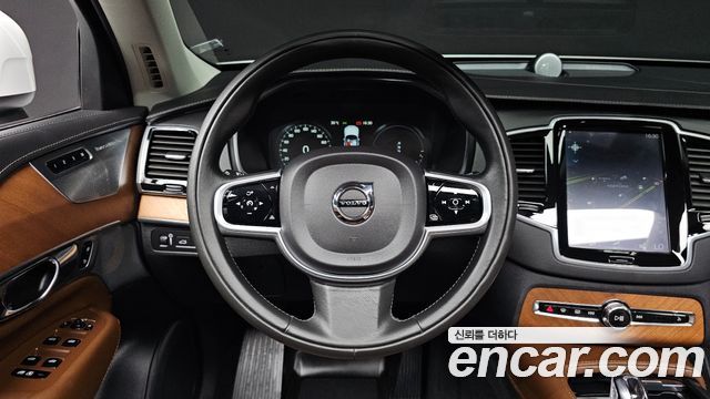 Volvo XC90 2019 — photo 18