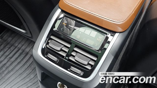 Volvo XC90 2019 — photo 22