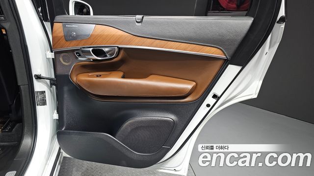 Volvo XC90 2019 — photo 15
