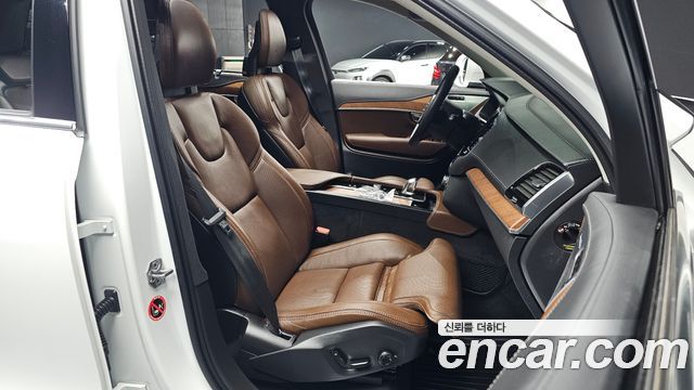 Volvo XC90 2019 — photo 16