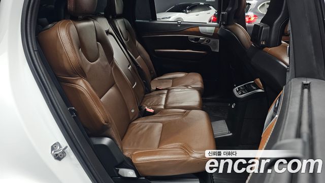 Volvo XC90 2019 — photo 27