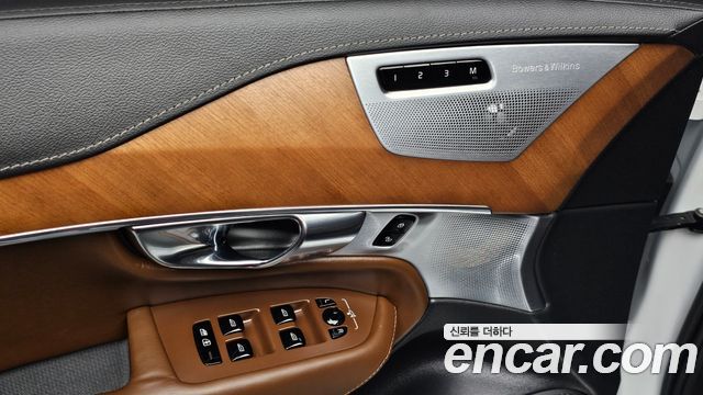 Volvo XC90 2019 — photo 28
