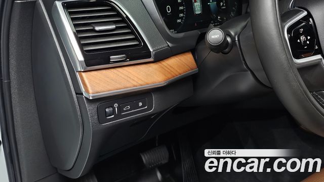 Volvo XC90 2019 — photo 30