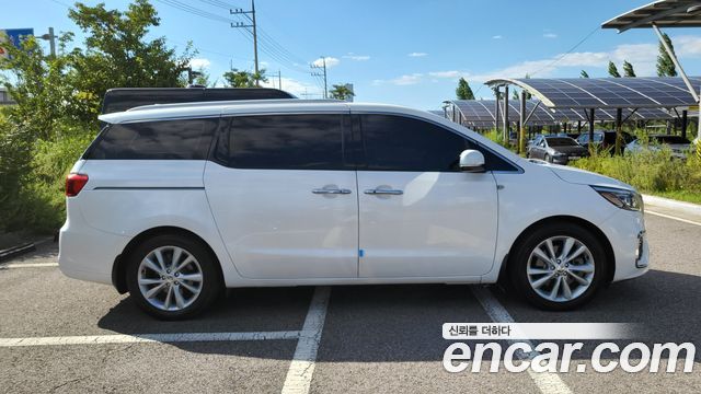 Kia Canival 2019 — photo 3