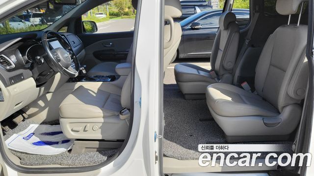 Kia Canival 2019 — photo 17