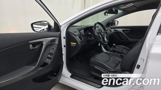 Hyundai AVANTE 2016 — photo 10